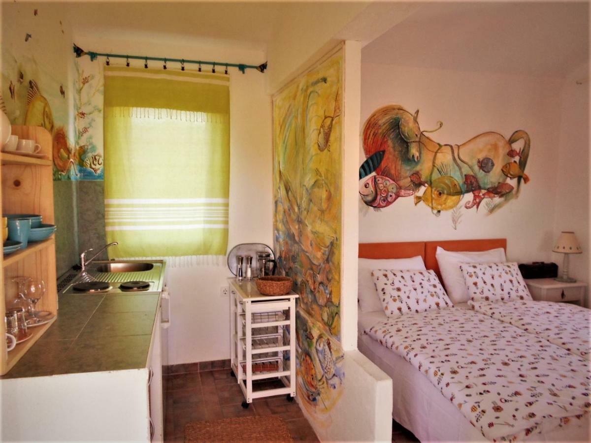 Apartments-Estate Under The Paintbrush Vis Rum bild